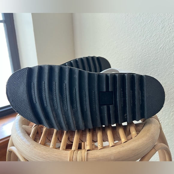 Dr. Martens Blaire Leather Sandals in White (EUC)!! - Picture 9 of 10